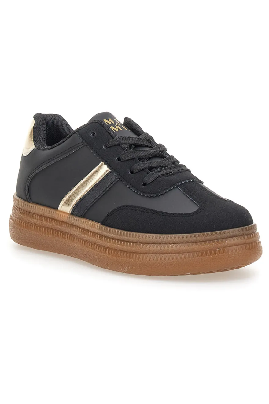 Sneakers nere con suola caramello e dettagli oro Me & Me GB2026