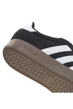 Sneakers nere con suola marrone e 3 strisce bianche Adidas Barreda