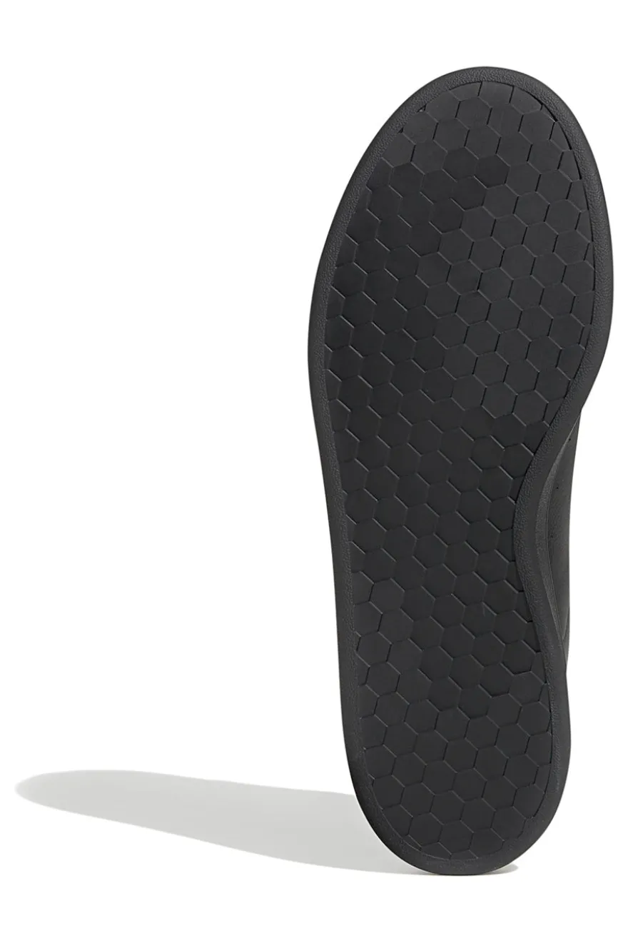 Sneakers nere in materiale riciclato Adidas URBAN COURT