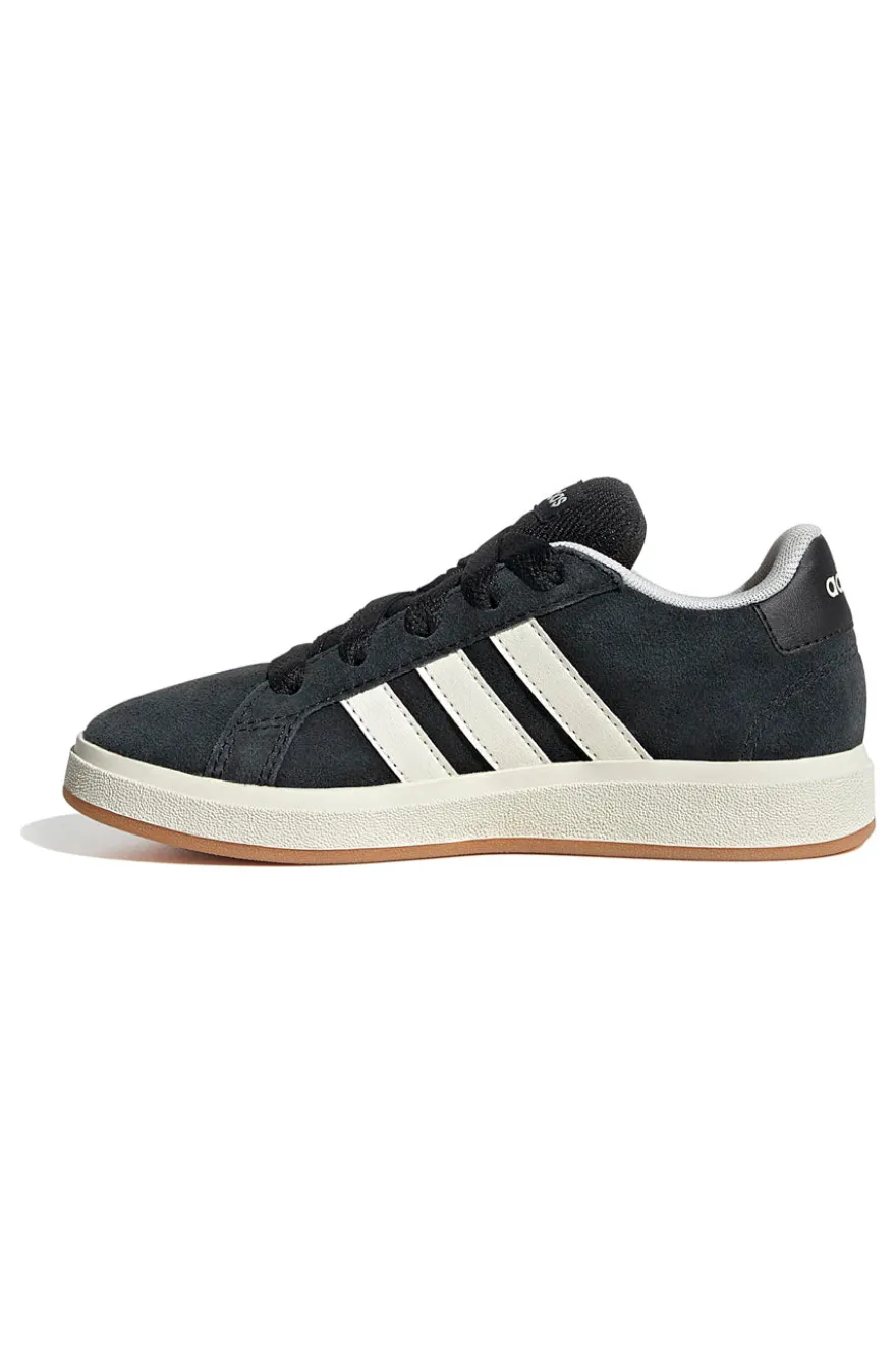 Sneakers nere in suede con 3 strisce bianche Adidas Grand Court 00s K