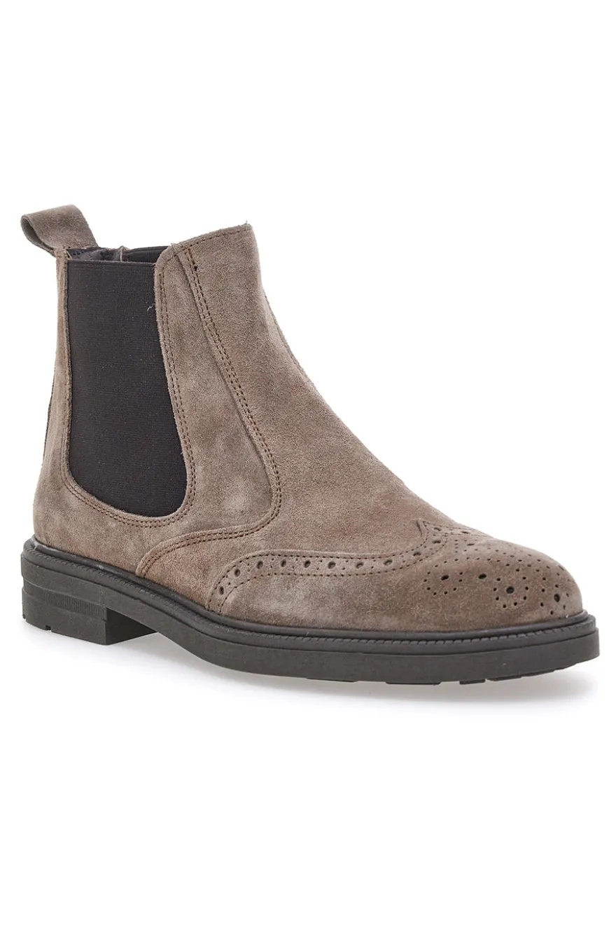Stivaletti Beatles tortora in camoscio con lavorazione brogue Pittarello 44