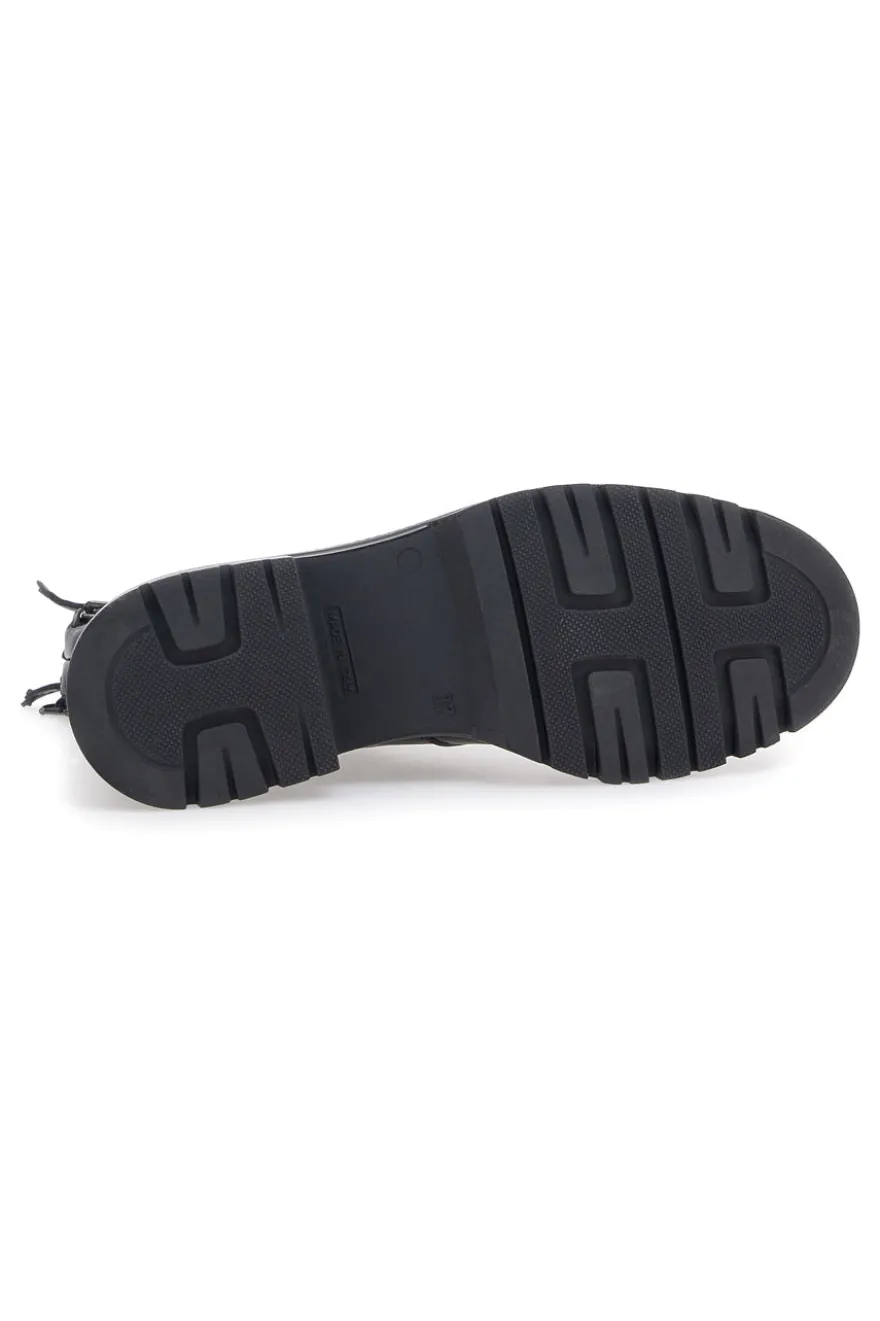 Stivaletti neri in vera pelle con zip diagonale Pittarello focus 1010D