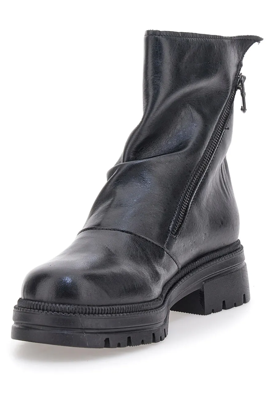 Stivaletti neri in vera pelle con zip diagonale Pittarello focus 1010D