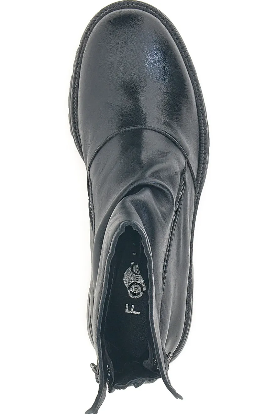 Stivaletti neri in vera pelle con zip diagonale Pittarello focus 1010D