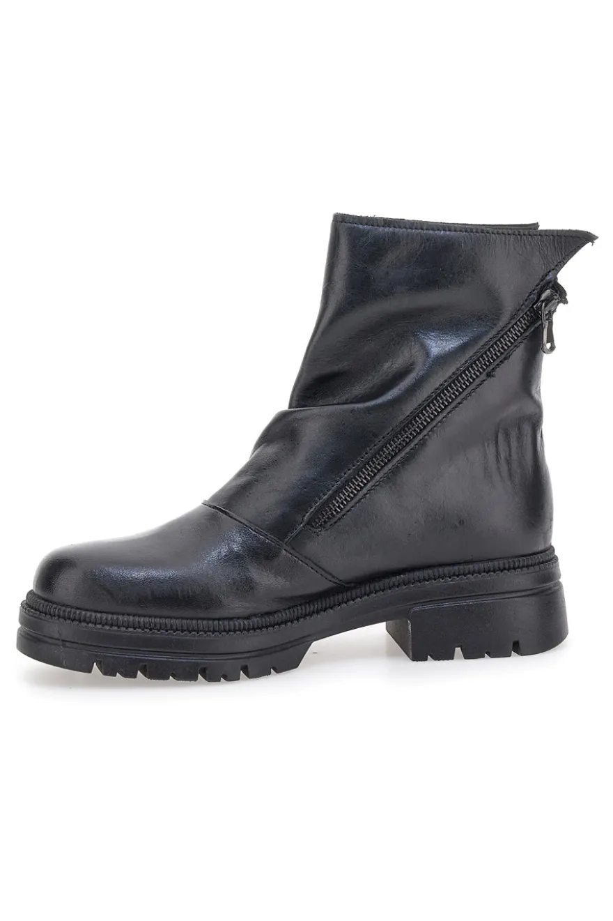 Stivaletti neri in vera pelle con zip diagonale Pittarello focus 1010D