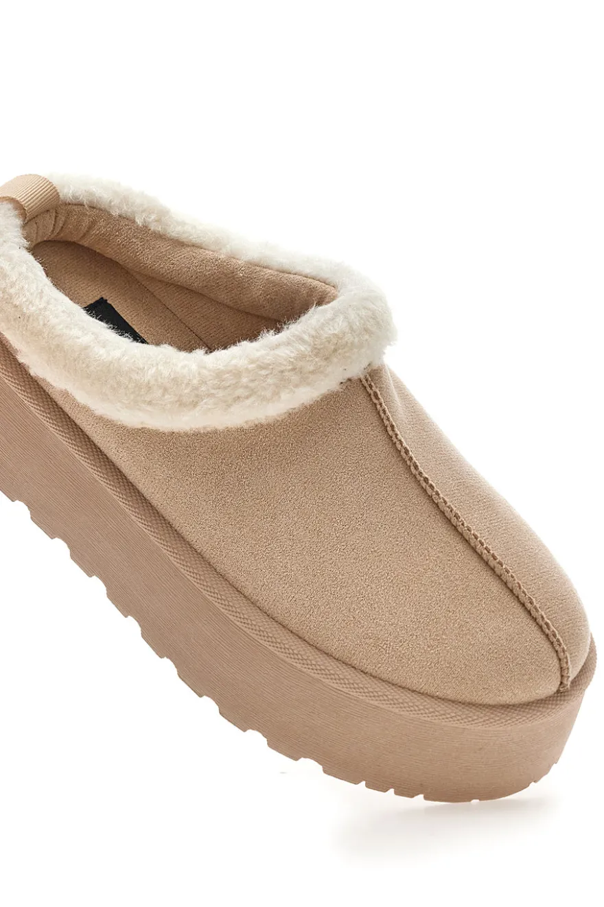 Stivaletti stile pantofola beige con bordo in pelo Pittarello Love PK1913C