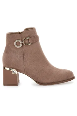 Stivaletti taupe con tacco medio e dettagli gioiello The First P617
