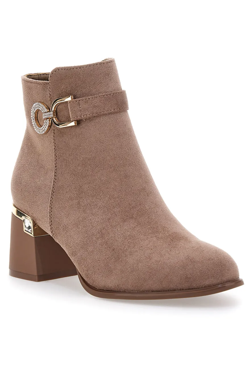 Stivaletti taupe con tacco medio e dettagli gioiello The First P617