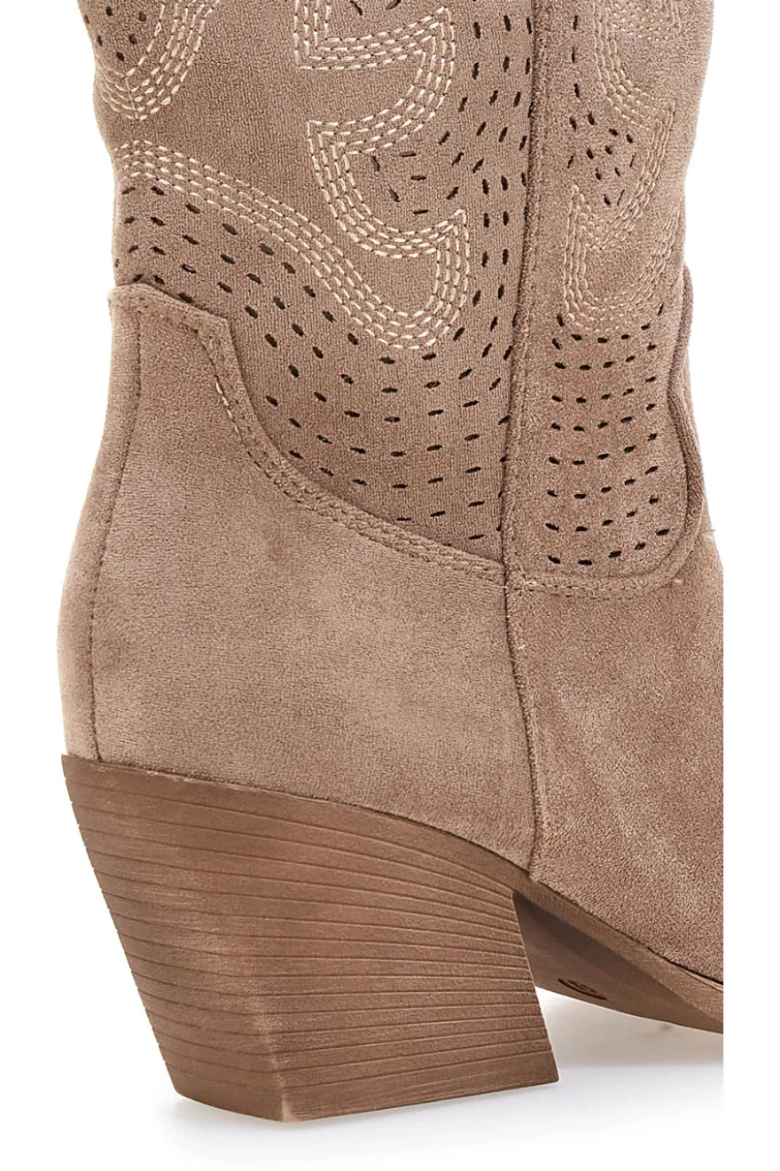 Stivali beige traforati con tacco Cafè cost H3W205837