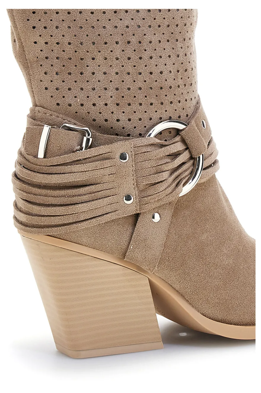 Stivali Beige traforati con fibbie Cafe' cost P723