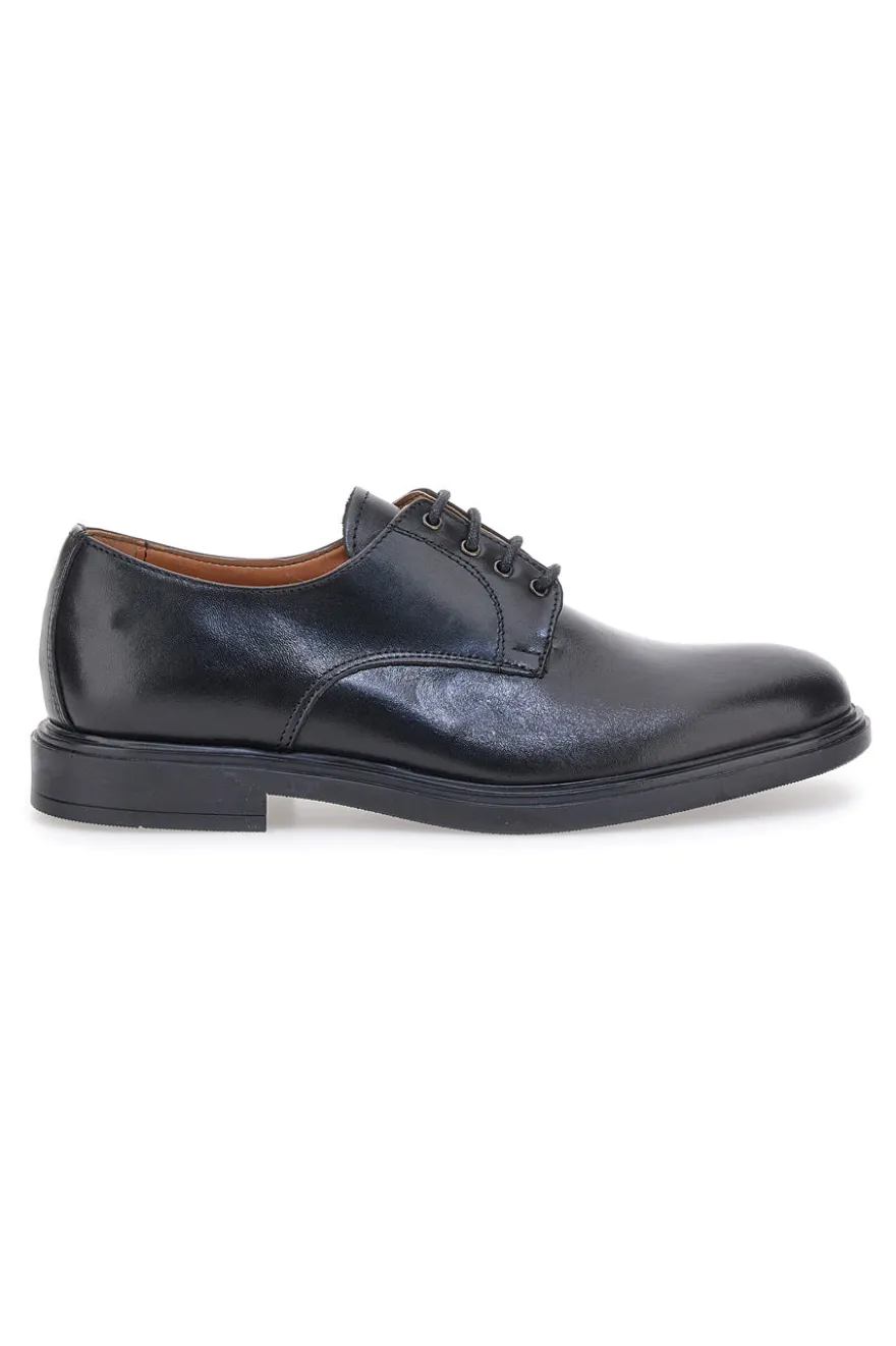 Stringate nere con tomaia liscia in vera pelle PITTARELLO 6851