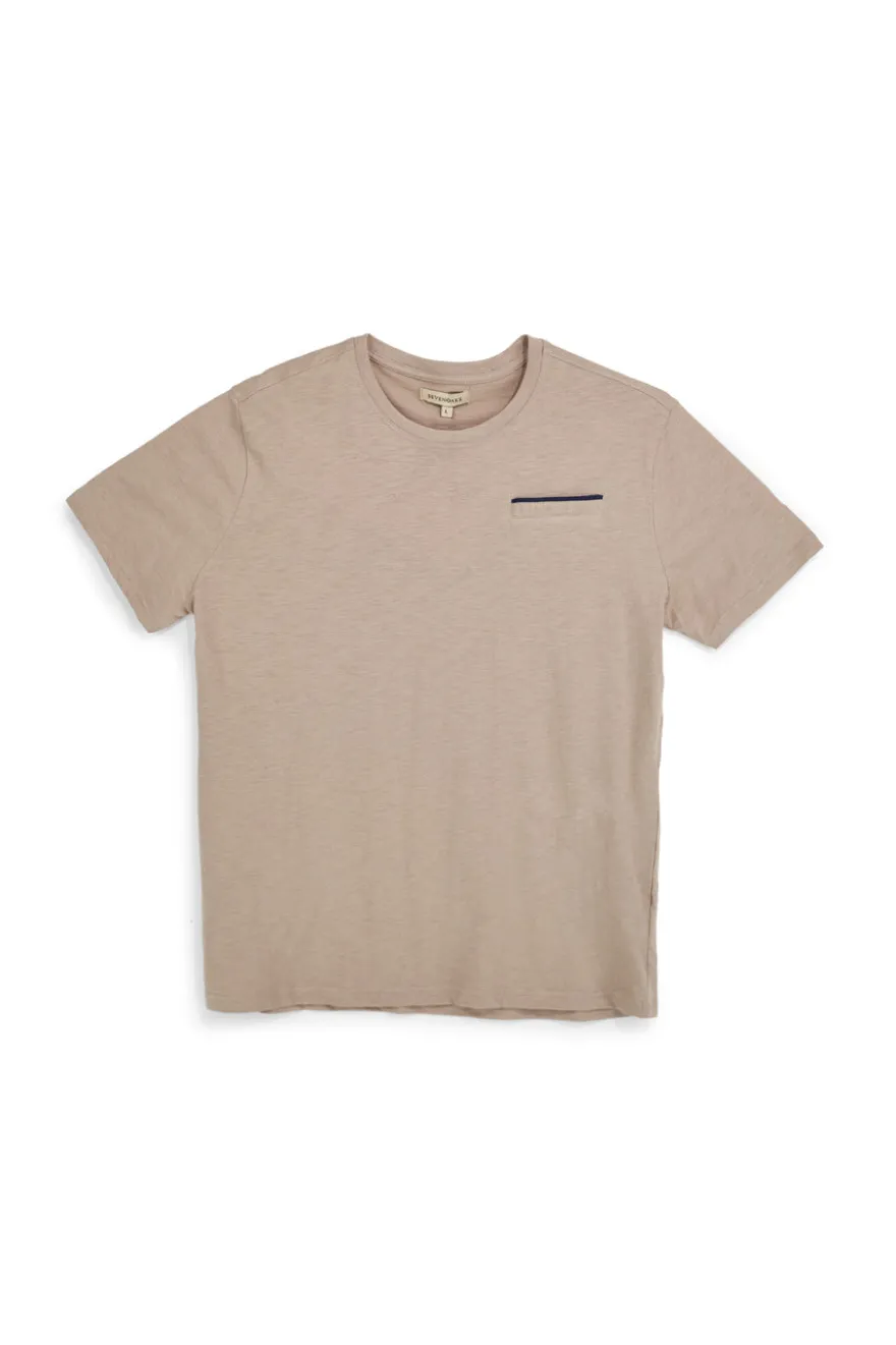 T-shirt beige con taschino a contrasto Sevenoaks NBY698