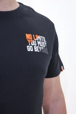 T-Shirt Nera Con Stampa sul Petto No Limits MATS002S25