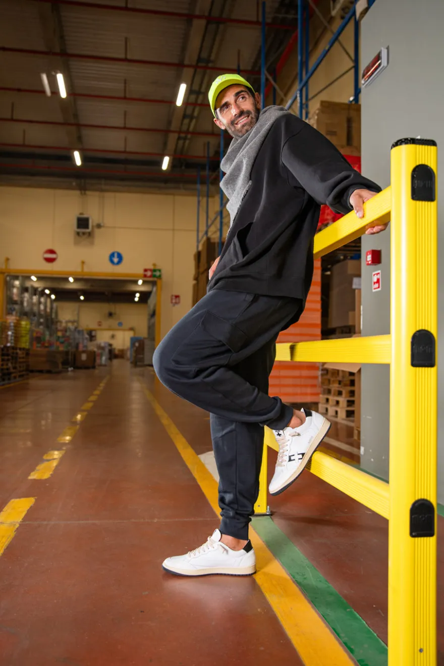 Weiße Leder-Sneaker mit schwarzen Details von Pittarello Plus Aurelius, Made in Italy.