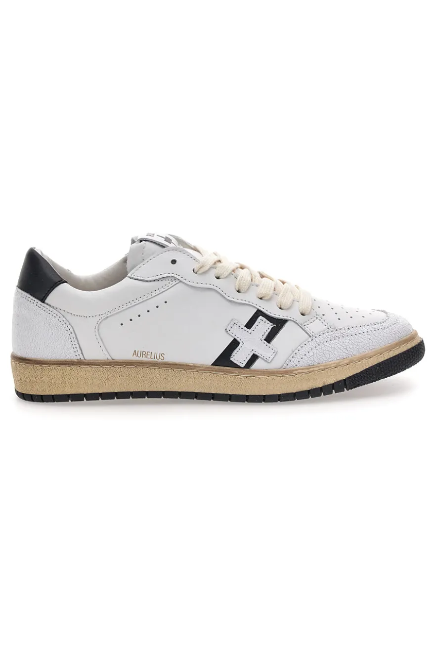 Weiße Leder-Sneaker mit schwarzen Details von Pittarello Plus Aurelius, Made in Italy.