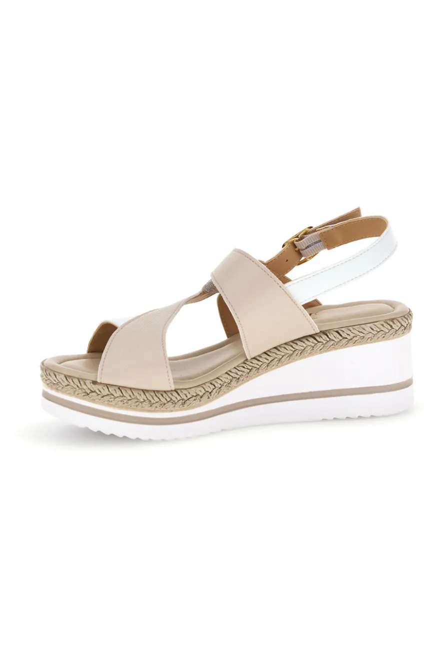 Weiße Sandalen mit Plateau-Keil und Riemen im Pittarello-Look MK3313109