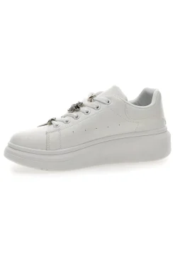 Weiße Sneakers mit dekorativen Clips CAFE' COST LAILITZ004