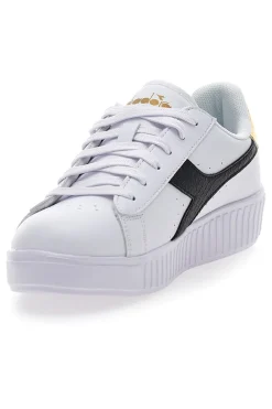 Weiße Sneakers mit schwarzem und goldenem Logo DIADORA GAME STEP SKIN GS