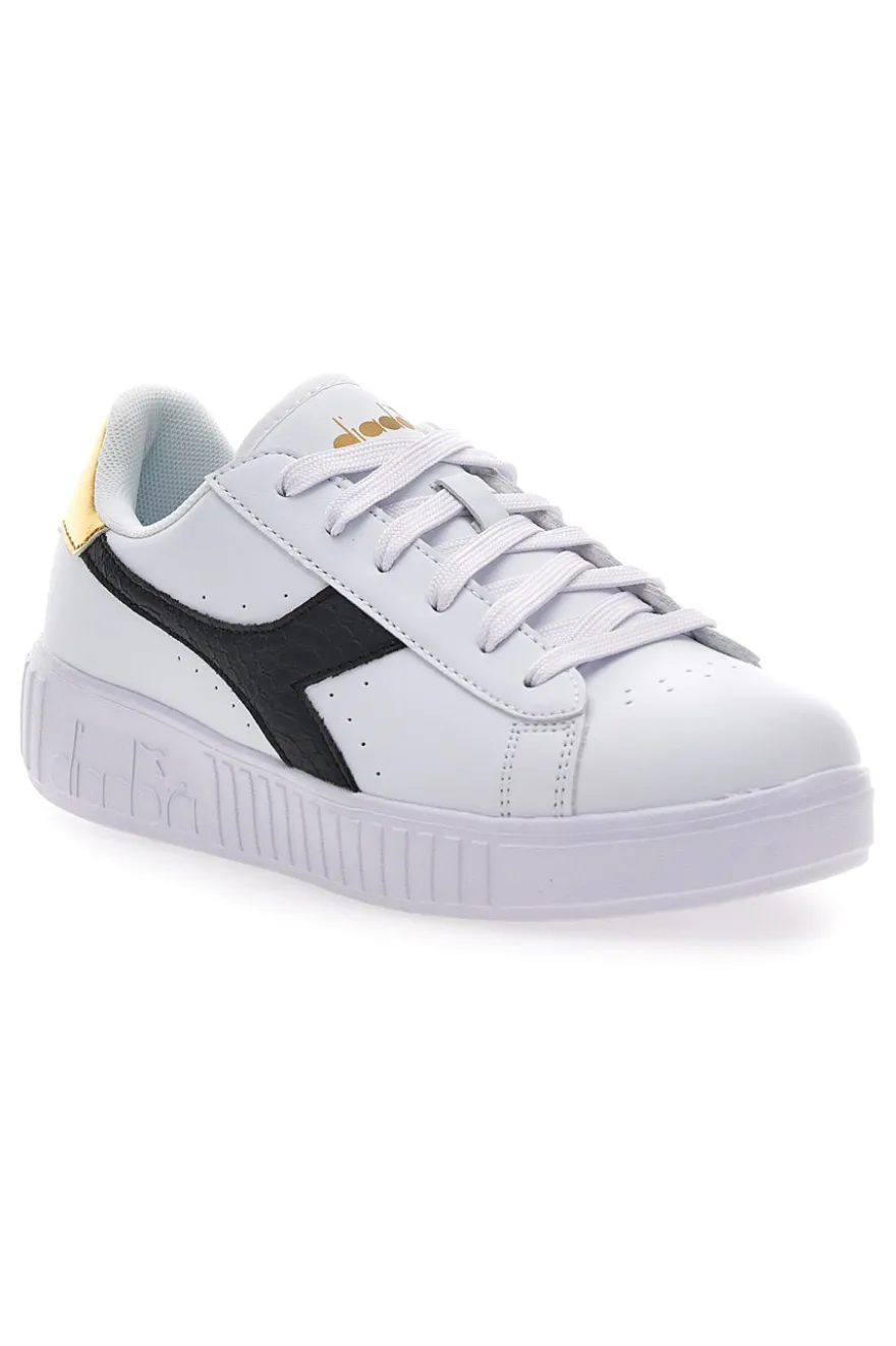 Weiße Sneakers mit schwarzem und goldenem Logo DIADORA GAME STEP SKIN GS