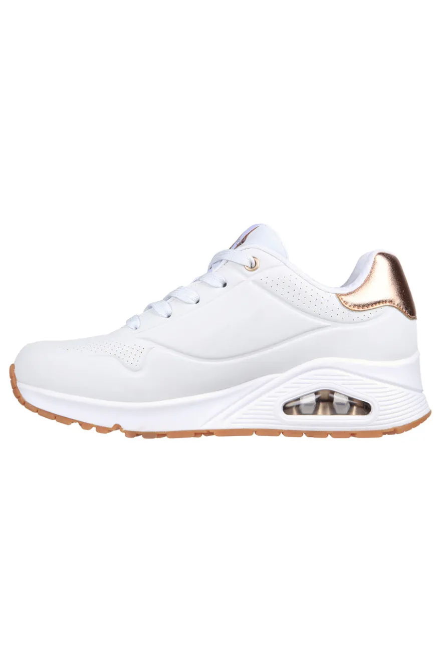 Weiße Sneakers mit SKECHERS UNO GOLDEN AIR-Plattform