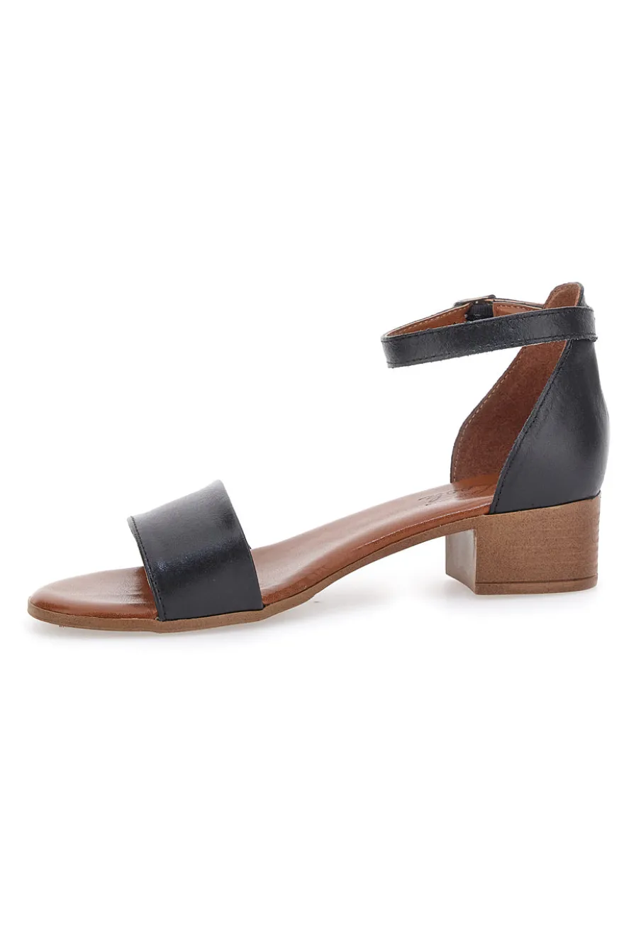 Sandali Neri Con Tacco Basso Pittarello Look 243035
