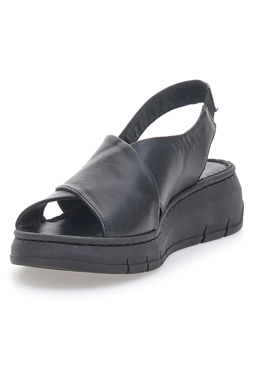 Sandali Neri con Tomaia in Pelle e Soletta Morbida PITTARELLO FOCUS 3315579