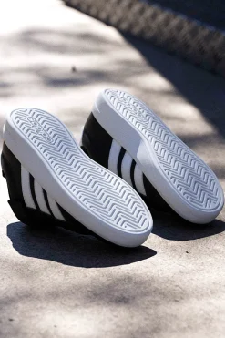 Sneakers nere con dettagli bianchi e chiusura a strappo Adidas Grand Court 3.0 El C